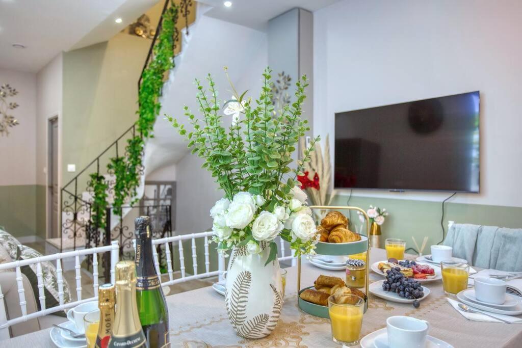 شقة Le Nid Parisien Triplex Cosy Et Chaleureux المظهر الخارجي الصورة