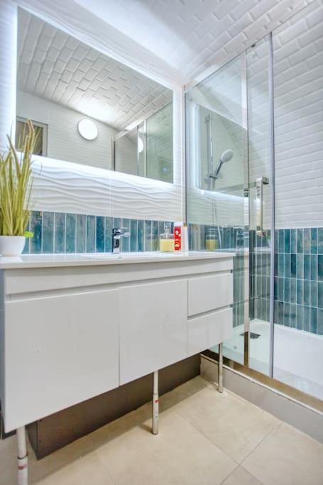 شقة Le Nid Parisien Triplex Cosy Et Chaleureux المظهر الخارجي الصورة