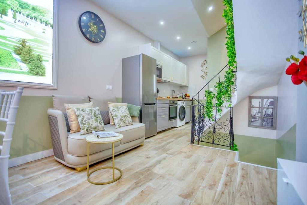 شقة Le Nid Parisien Triplex Cosy Et Chaleureux المظهر الخارجي الصورة