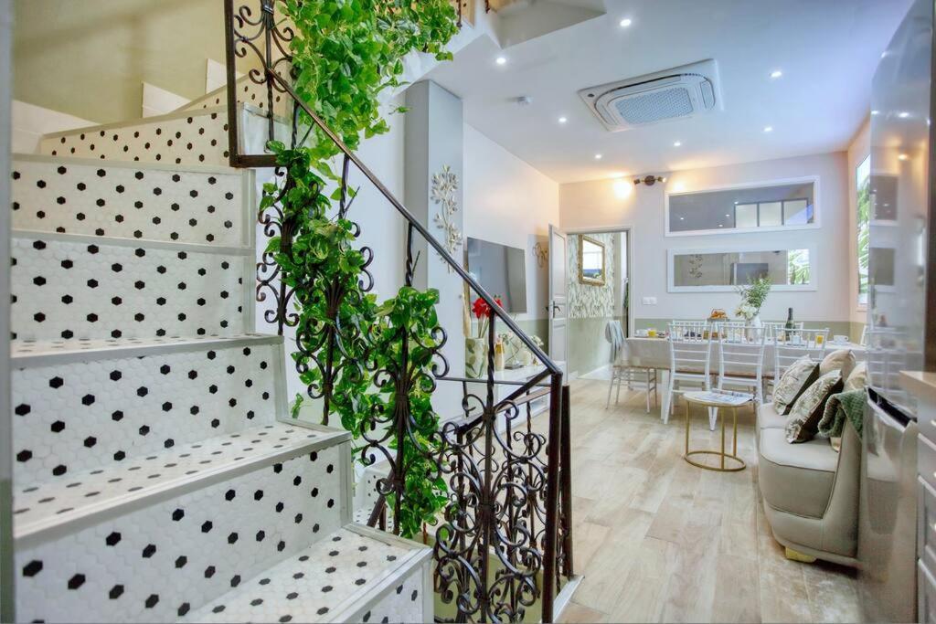 شقة Le Nid Parisien Triplex Cosy Et Chaleureux المظهر الخارجي الصورة